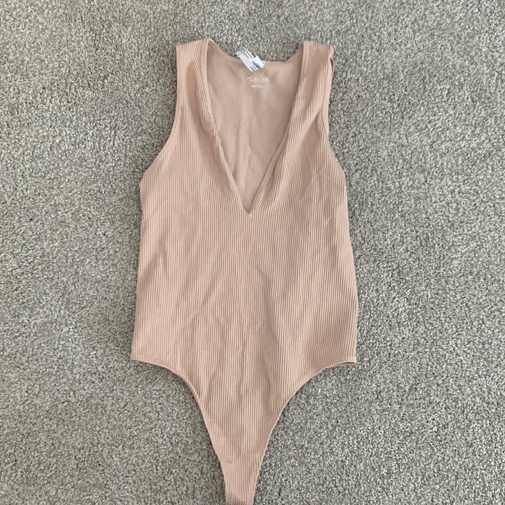 out from under ribbed light pink v neck bodysuit size small